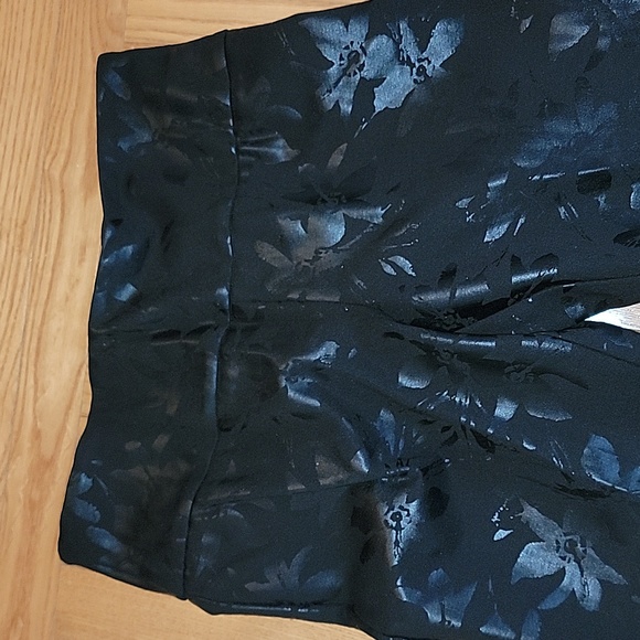 Soft Surroundings Pull-on Printed Pants - Picture 6 of 13